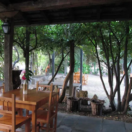Szálloda Hostal Restaurante Las Cavenes Del Cabaco