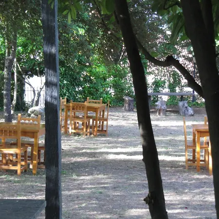 Hostal Restaurante Las Cavenes Del Cabaco