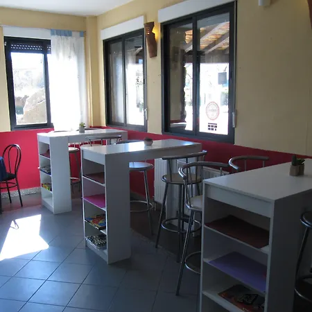 Hostal Restaurante Las Cavenes Del Cabaco 2*