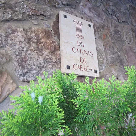 Hostal Restaurante Las Cavenes Del Cabaco Szálloda