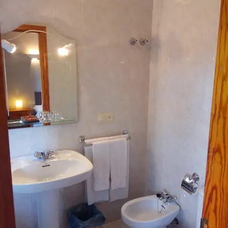 Hostal Restaurante Las Cavenes Del Cabaco El Cabaco