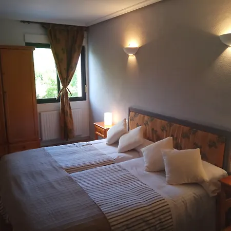 Cavenes Del Cabaco 호텔