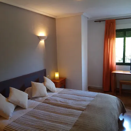 Hostal Restaurante Las Cavenes Del Cabaco 2*