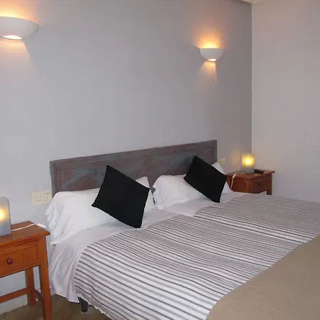 Szálloda Hostal Restaurante Las Cavenes Del Cabaco 2*