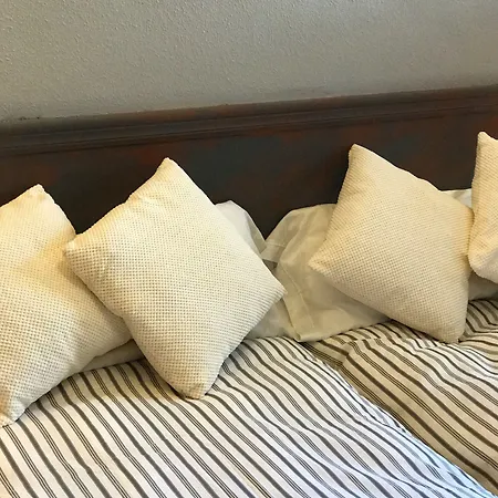 Hostal Restaurante Las Cavenes Del Cabaco 2*