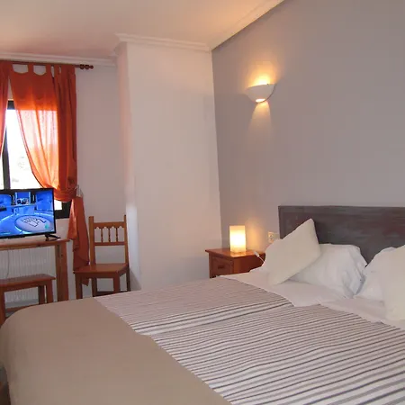 Hostal Restaurante Las Cavenes Del Cabaco El Cabaco