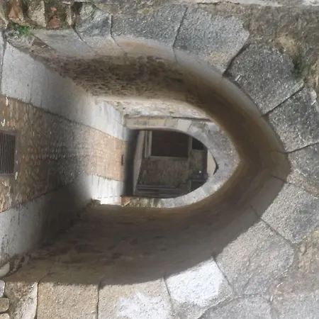 Hostal Restaurante Las Cavenes Del Cabaco Szálloda 2*