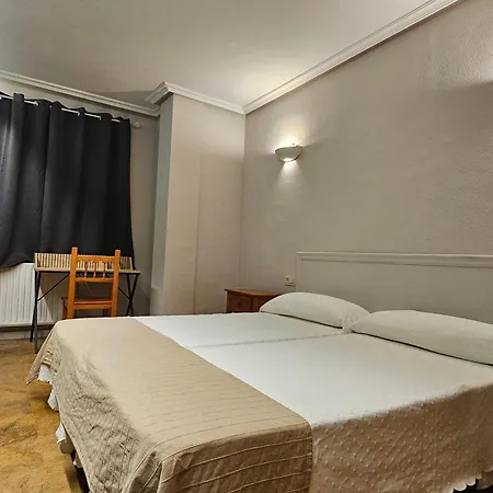 Cavenes Del Cabaco 호텔 2*