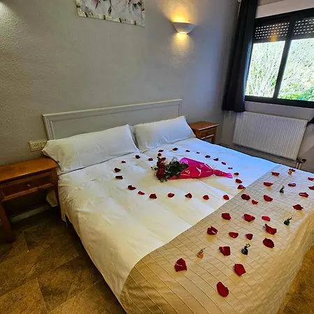 Hostal Restaurante Las Cavenes Del Cabaco El Cabaco