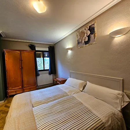 Hostal Restaurante Las Cavenes Del Cabaco Szálloda El Cabaco