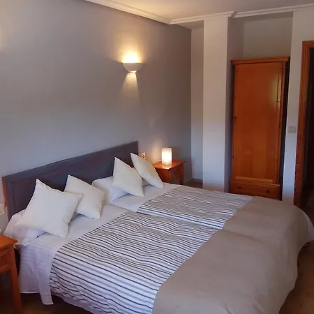 Hostal Restaurante Las Cavenes Del Cabaco