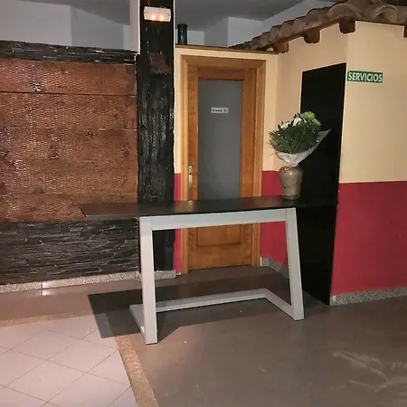 Hostal Restaurante Las Cavenes Del Cabaco Szálloda 2*