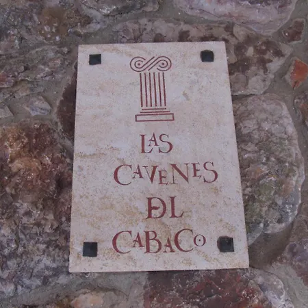 Hostal Restaurante Las Cavenes Del Cabaco Szálloda 2*