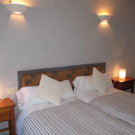 Szálloda Hostal Restaurante Las Cavenes Del Cabaco