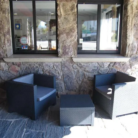 Hostal Restaurante Las Cavenes Del Cabaco Szálloda El Cabaco