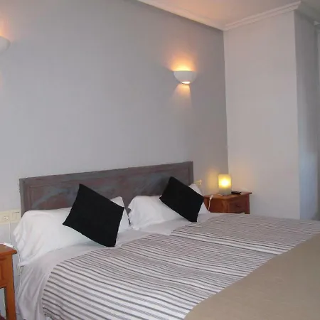 Hostal Restaurante Las Cavenes Del Cabaco