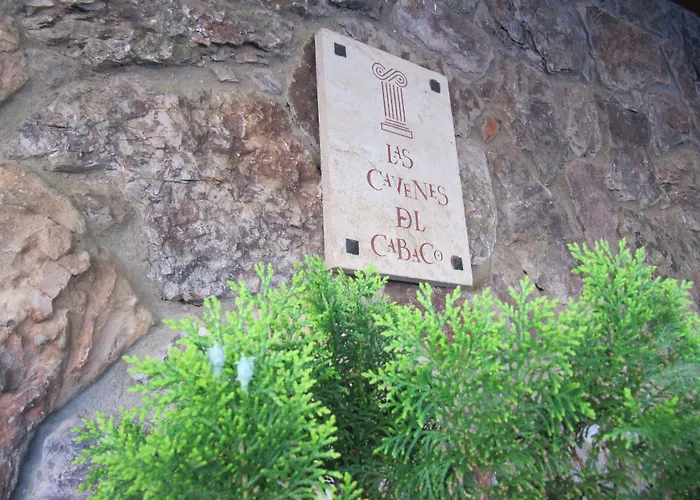 Cavenes Del Cabaco מלון