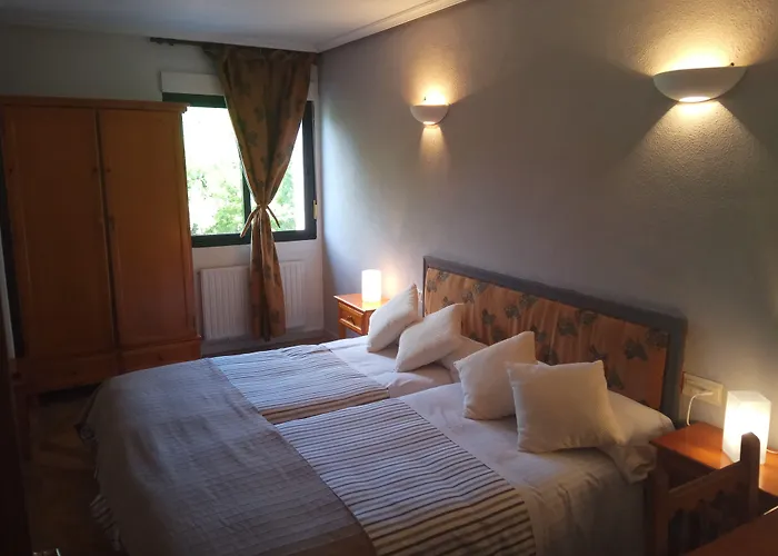 Cavenes Del Cabaco מלון