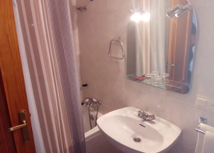 Cavenes Del Cabaco מלון